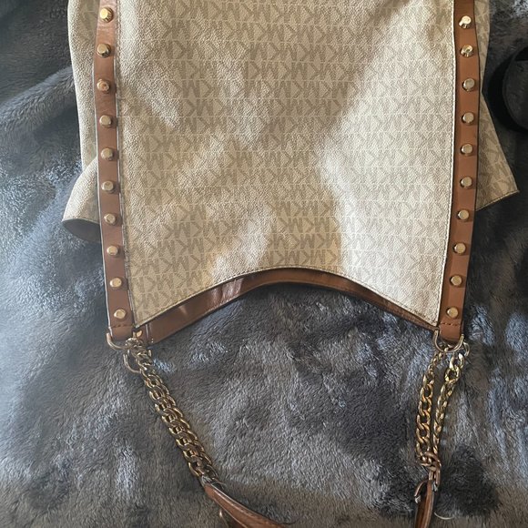 ♥ Michael Kors Genuine Leather Studded Logo Shoulder Bag ♥ - Picture 2 of 4